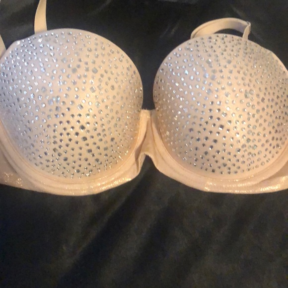 Victoria's Secret Dream Angels Crystal Nude Bra - Picture 6 of 13